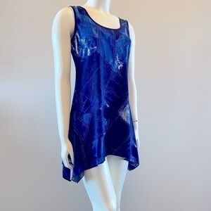 🛍️ 2/$12
GITANE women’s tunic. Size small (4-6). Loose fit, stretch material.